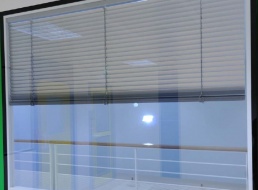 Store vénitien électrique PML pour fenêtre de toit 104 55x98 cm  aluminium